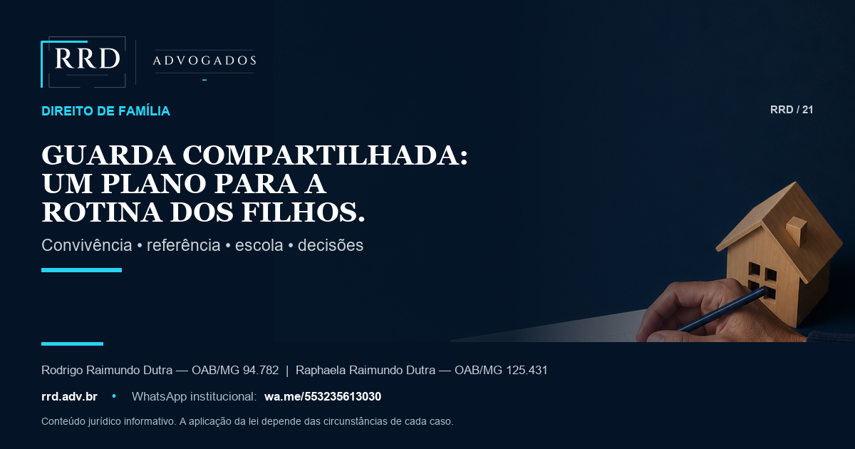 Adultos organizam calendário familiar ao lado de materiais escolares.