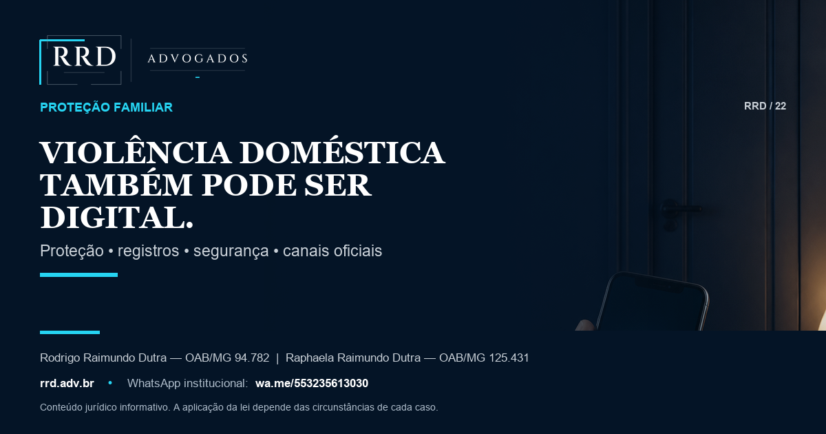Pessoa protege celular em ambiente doméstico seguro e reservado.
