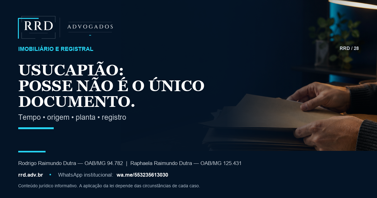 Chaves, croqui e documentos de imóvel sendo organizados para regularização.